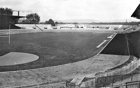 Die Stade Olympique Yves-du-Manoir nadat dit vir die Olimpiese Somerspele 1924 opgeknap is