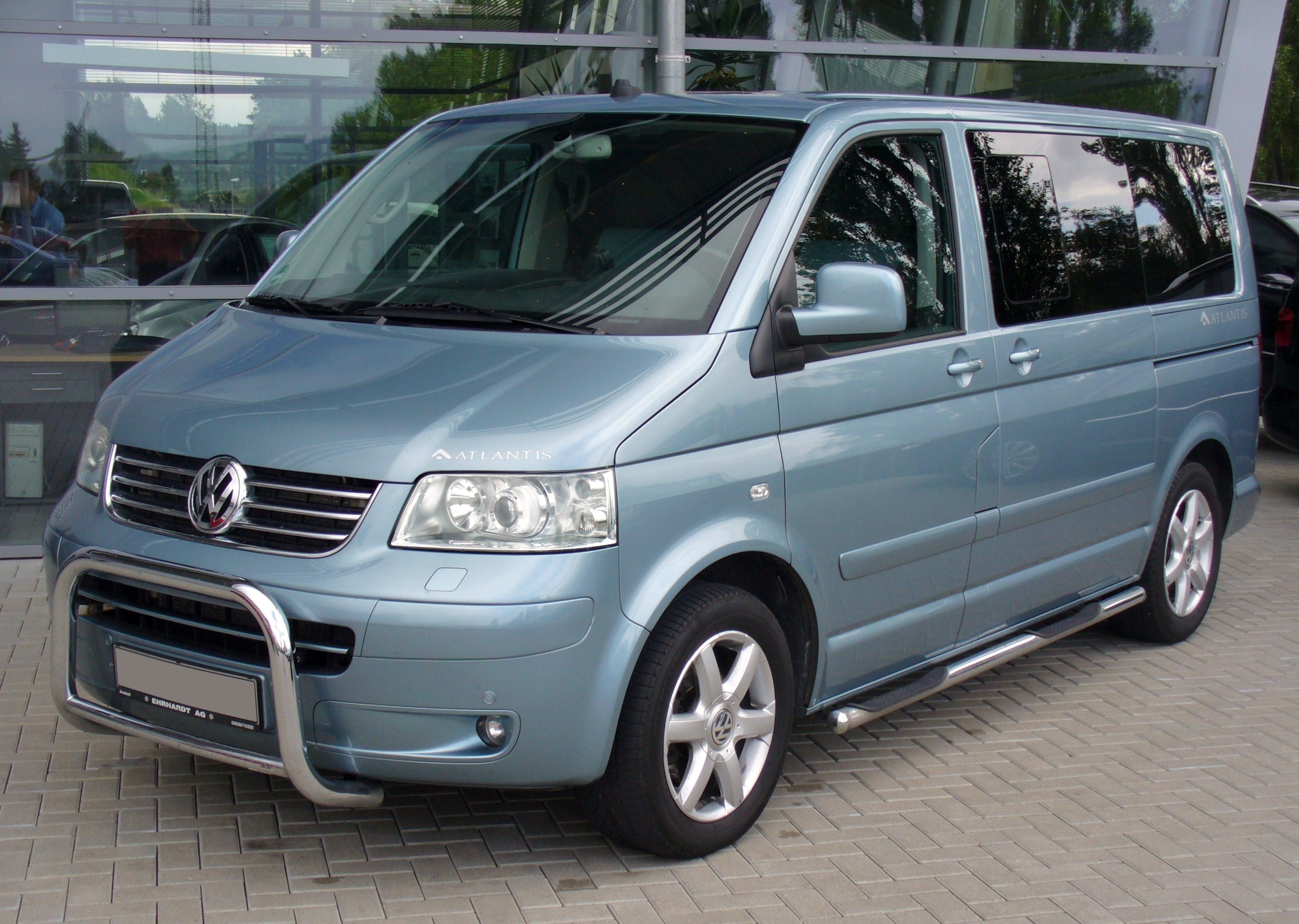 File:VW T5 Multivan Atlantis 2.5 TDI.JPG