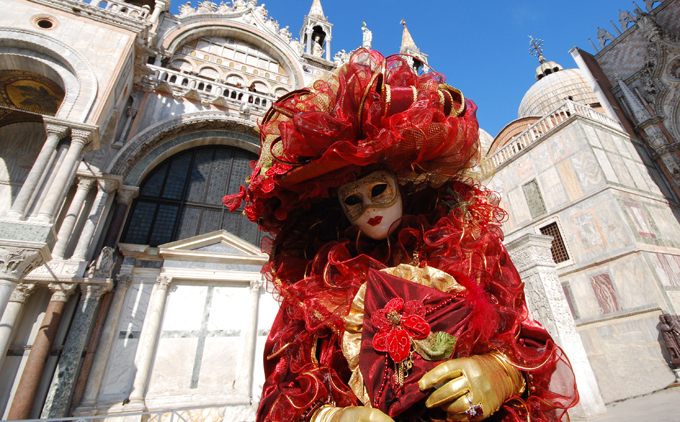 Déguisement carnaval de Venise (via Wikimédia)