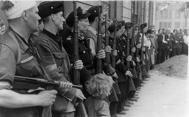 l'insurection de Varsovie Warsaw_Uprising_Batalion_Kiliński_(1944)