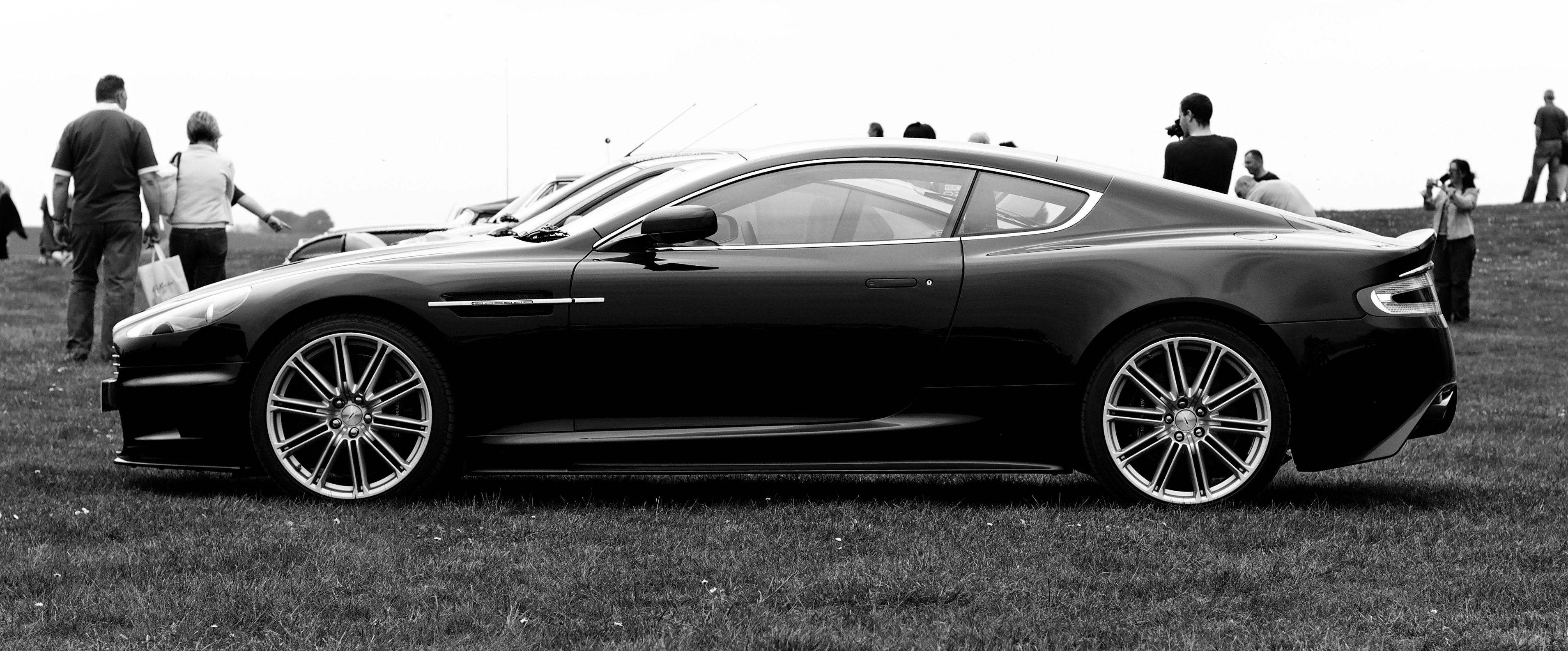 Aston Martin Dbs V12