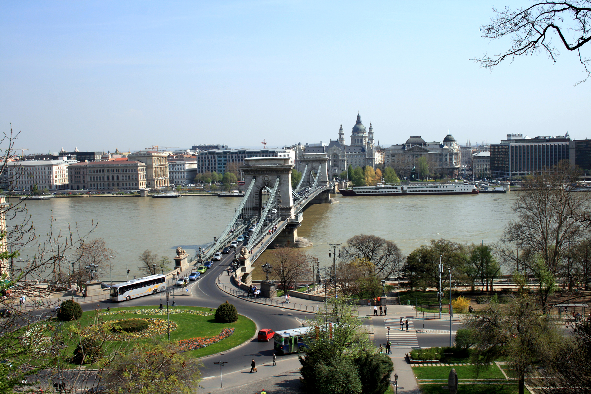 Budapest_Szecheny_bridge_7.jpg