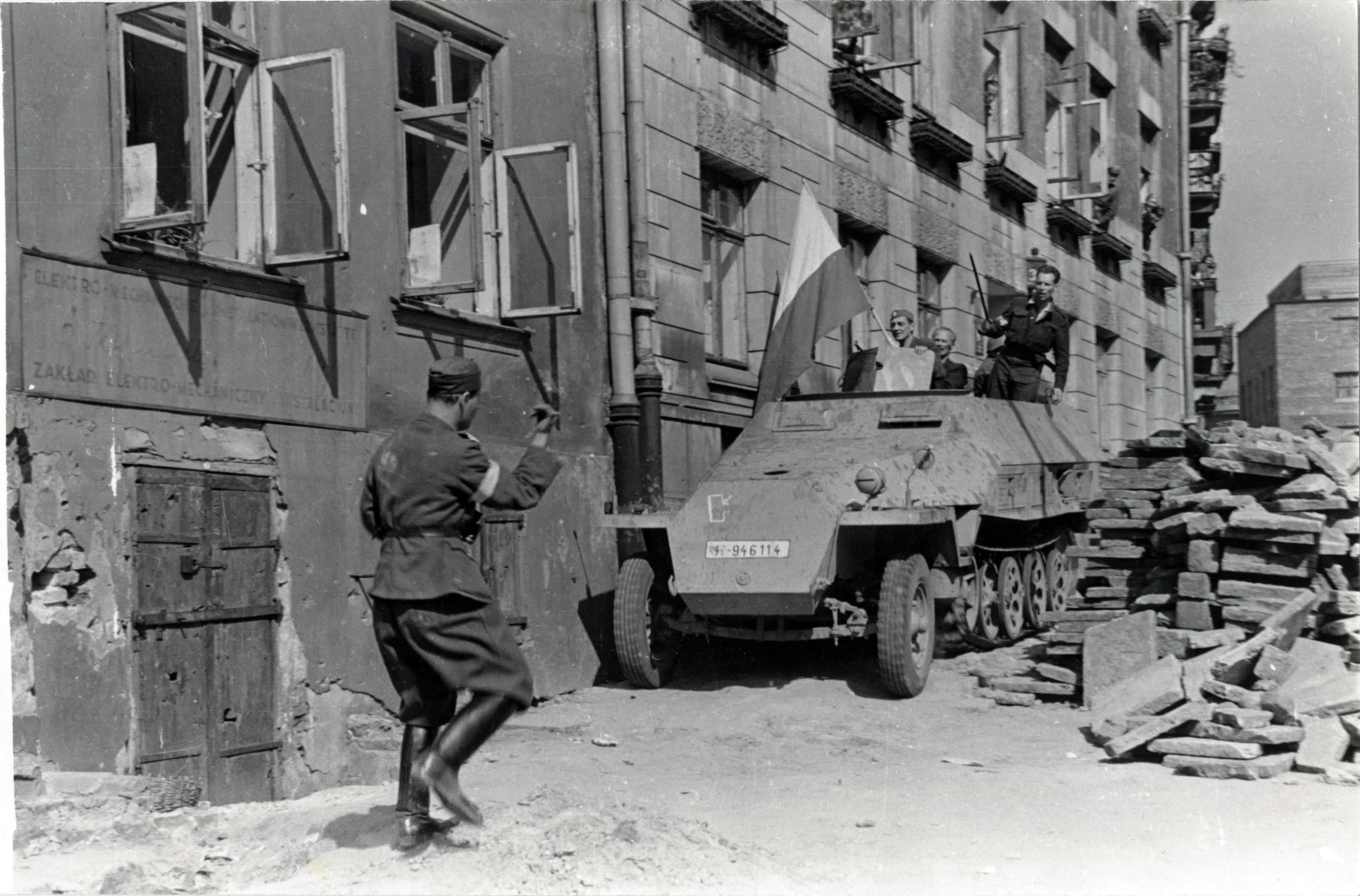Файл:Warsaw Uprising - Captured SdKfz 251 - 1 (1944).jpg