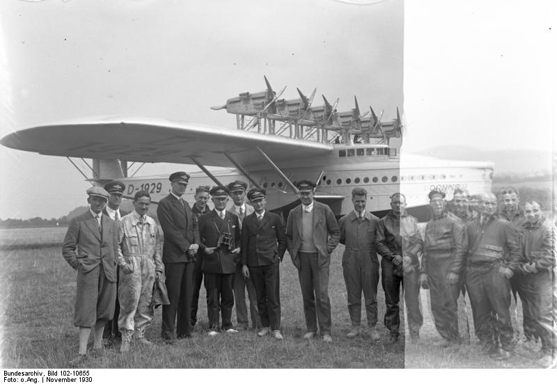 Bundesarchiv_Bild_102-10655%2C_Flugschiff_Dornier_%22Do_X%22_mit_Besatzung.jpg