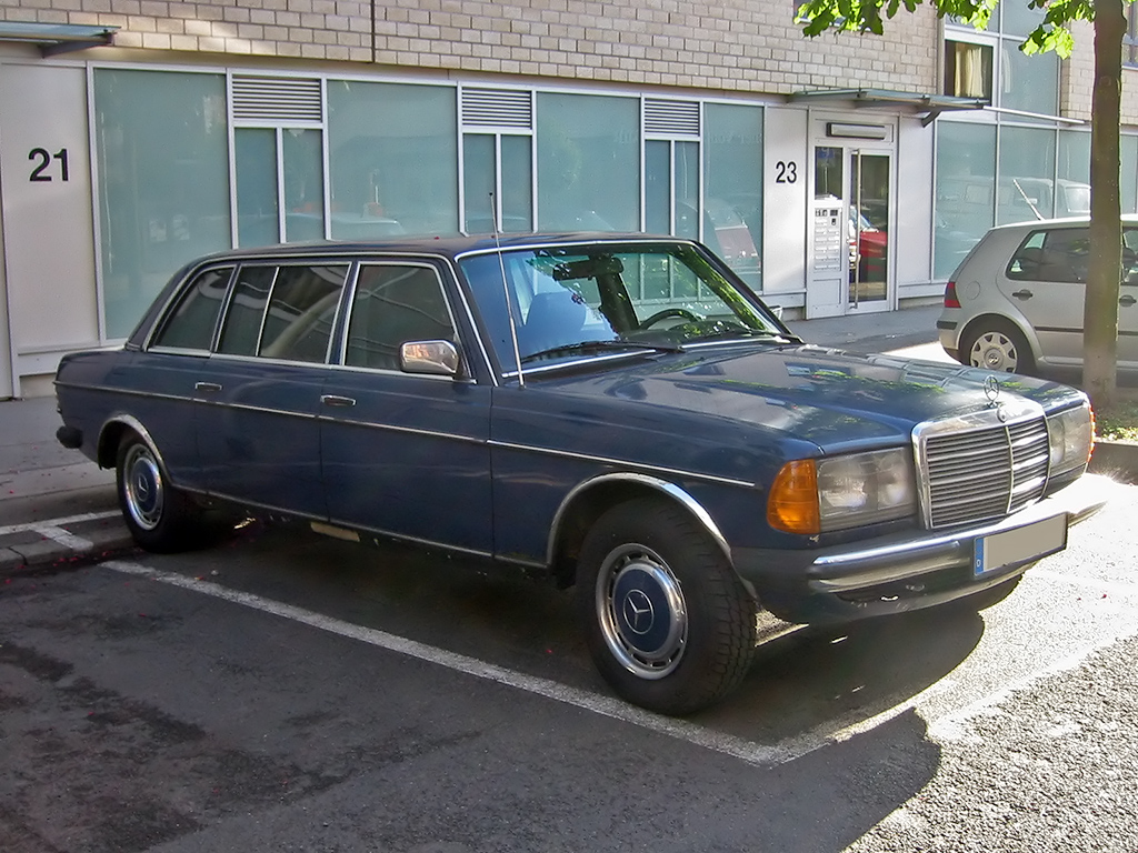 Mercedes_W123_4_v_sst.jpg?uselang=ru