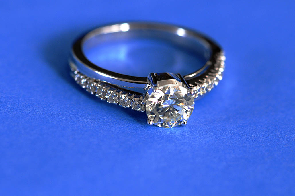 File:Diamond ring by Koshyk.jpg - Wikimedia Commons