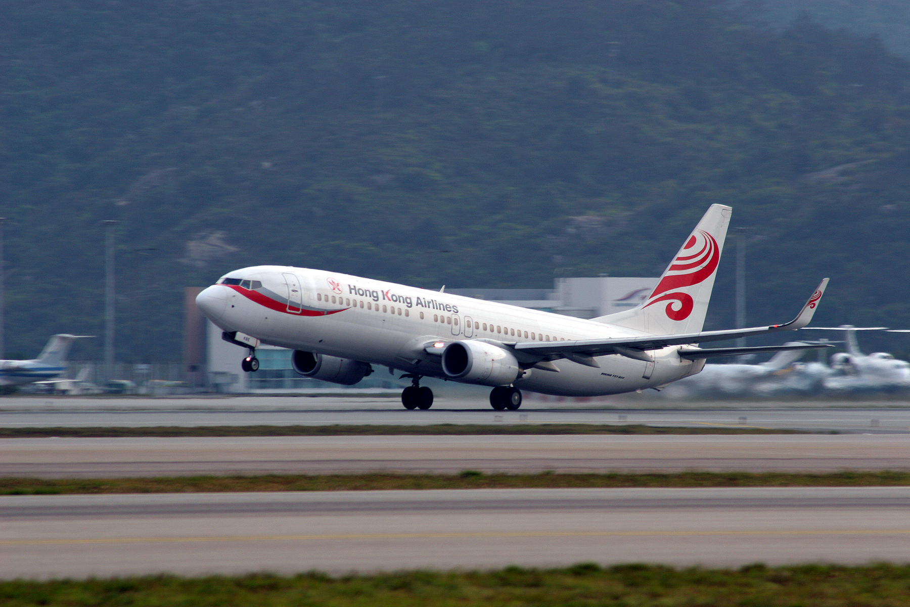 File:Hong Kong Airlines B-KBE taking off at Hong Kong International Airport.jpg - Wikipedia, the ...