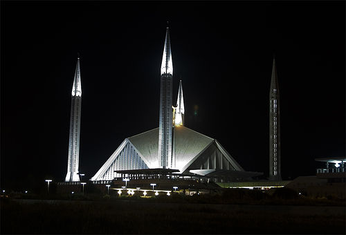 http://upload.wikimedia.org/wikipedia/commons/e/e2/FaisalMasjid.jpg