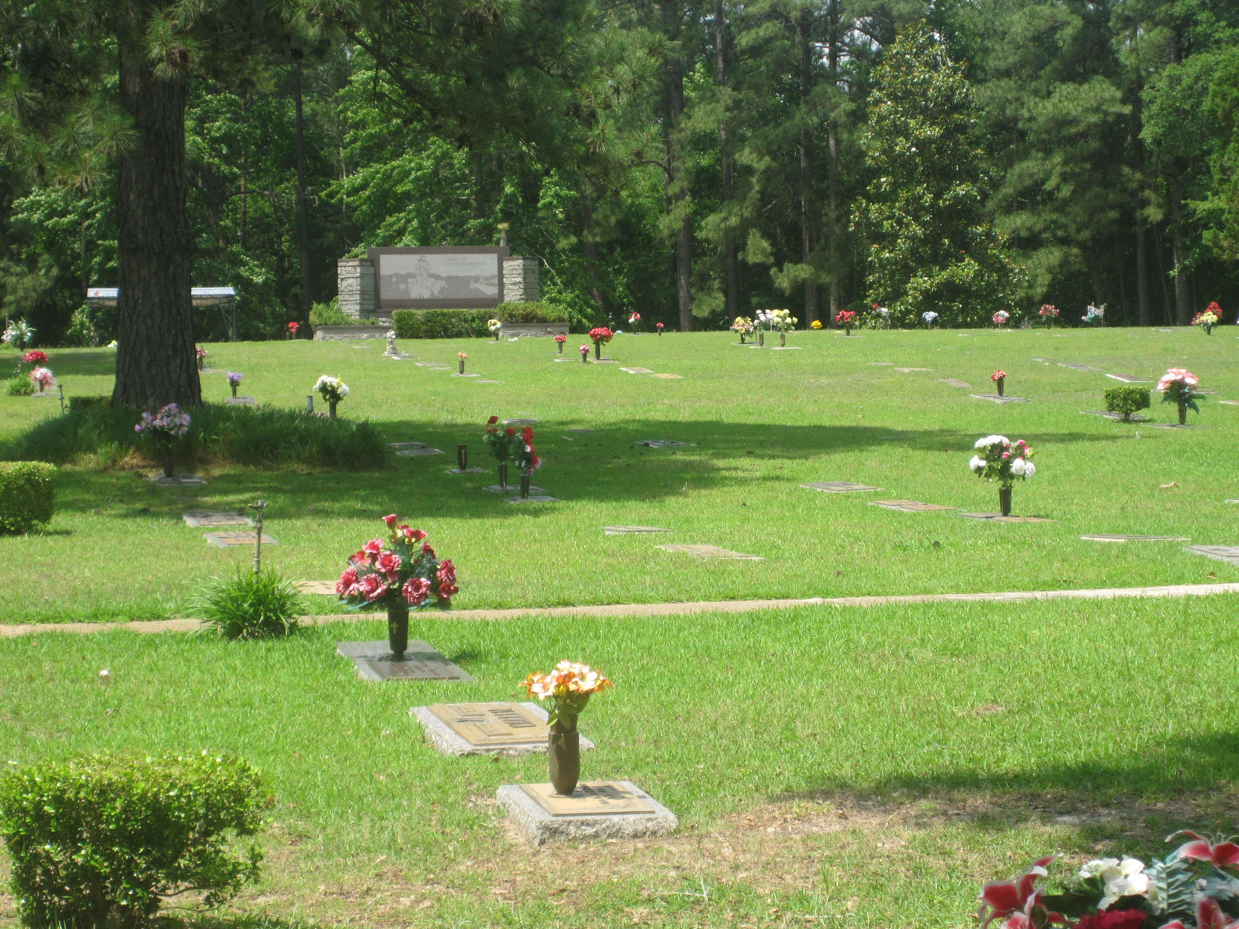 Forest Lawn Memorial Park Forest_Lawn_Memorial_Park_in_Ruston,_LA_IMG_3823