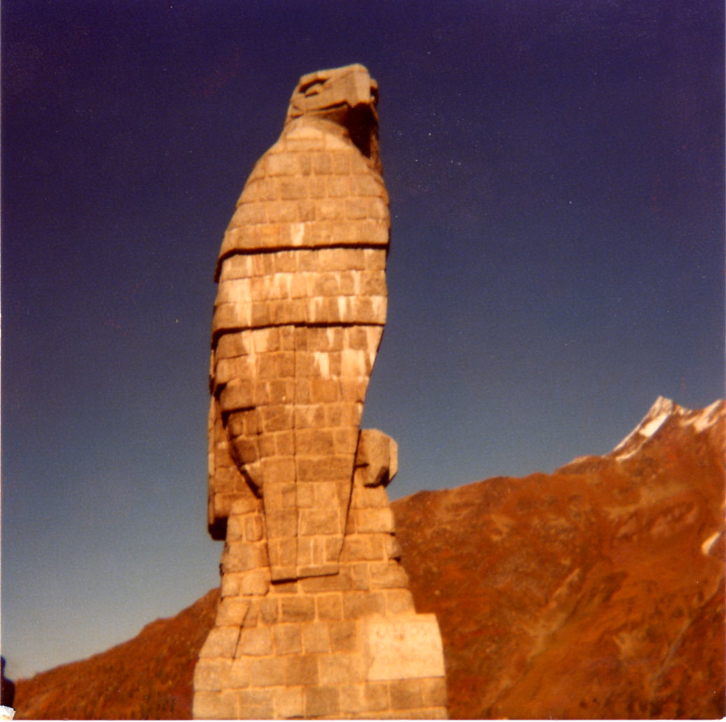 Stone eagle of Erwin Friedrich Baumann on the Simplon pass