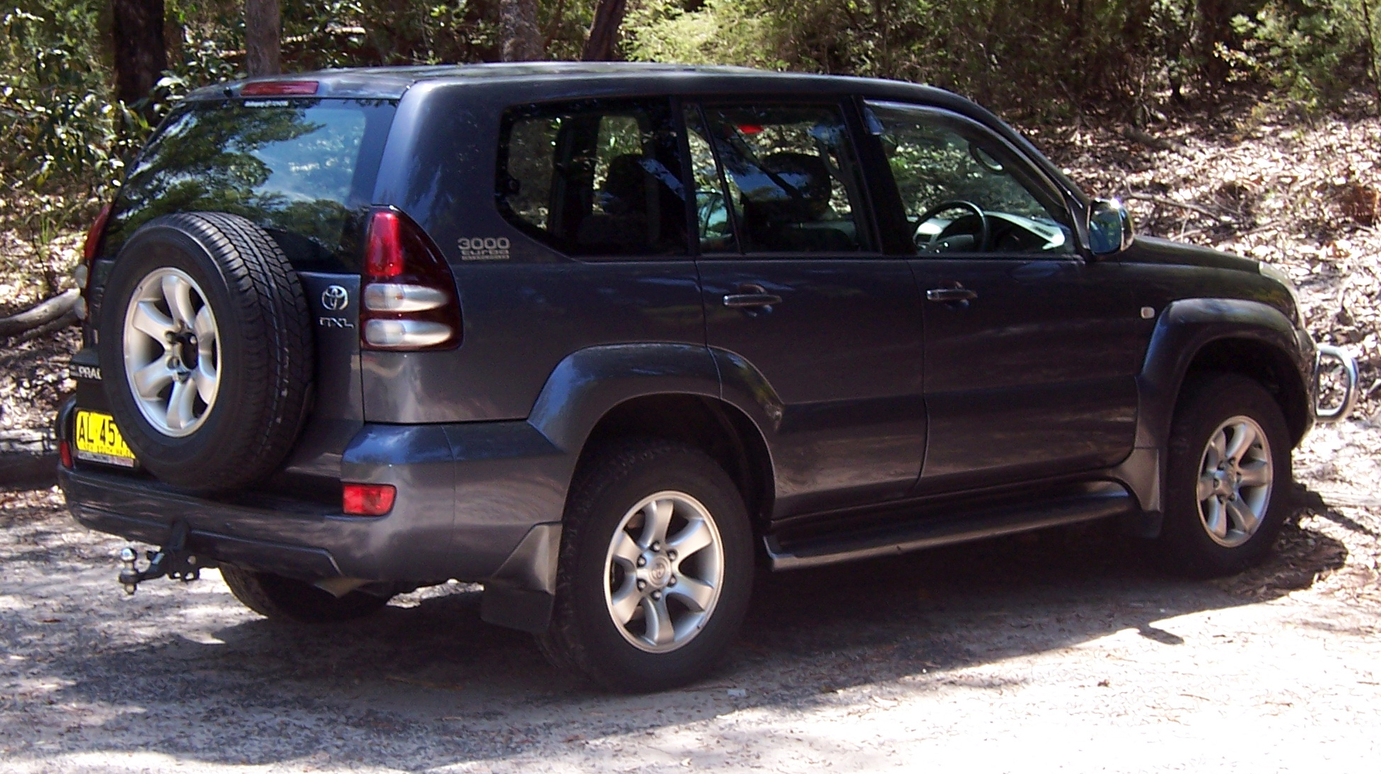 File:2003-2006 Toyota Land Cruiser Prado (KZJ120R) GXL 01.jpg