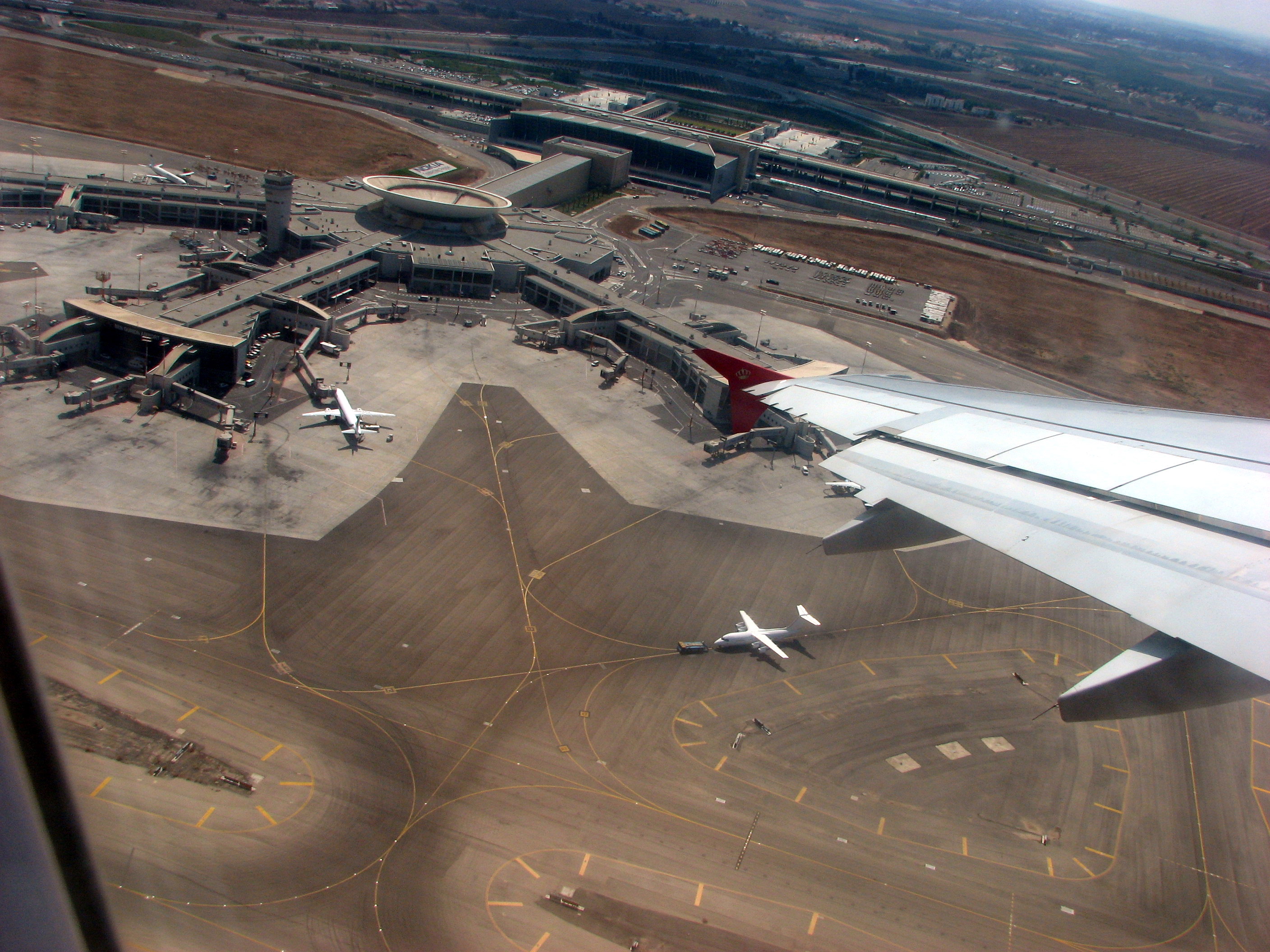 Ben_gurion_international_airport_terminal_3.jpg