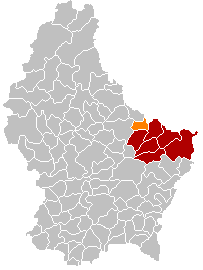 Kommunens läge i Luxemburg (markerad i orange), med kantonen Echternach färgad i rött