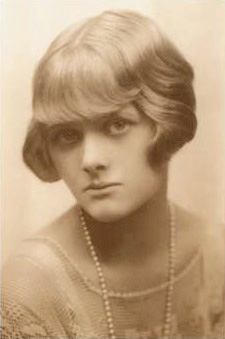 English: Young Daphne du Maurier (about 1930) ...