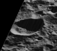 Vista obliqua del cràter Tsu Chung-Chi, orientat a l'oest. Lunar Orbiter 5