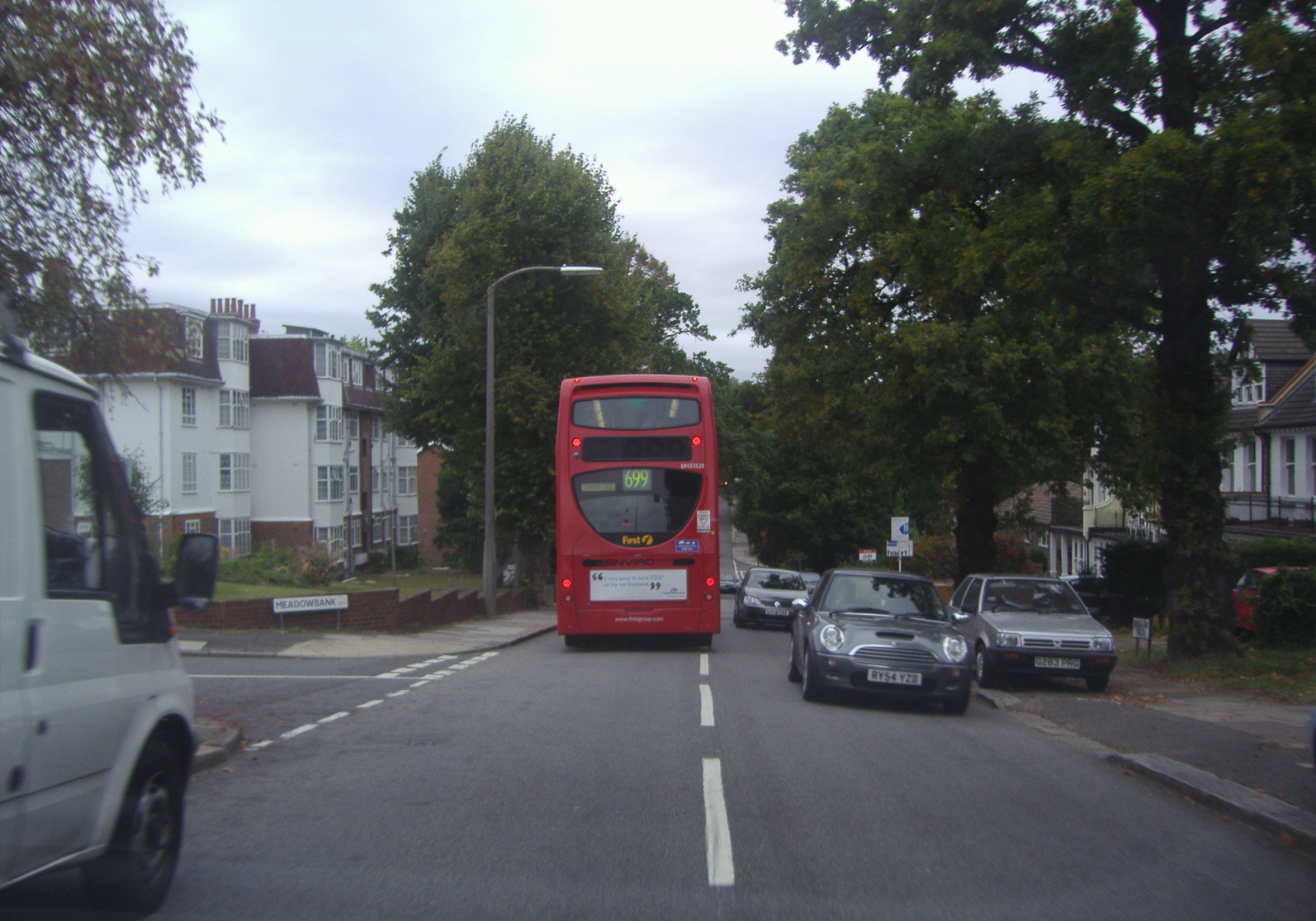 [Obrázek: 699_bus_on_Eversley_Park_Road,_Winchmore...611588.jpg]