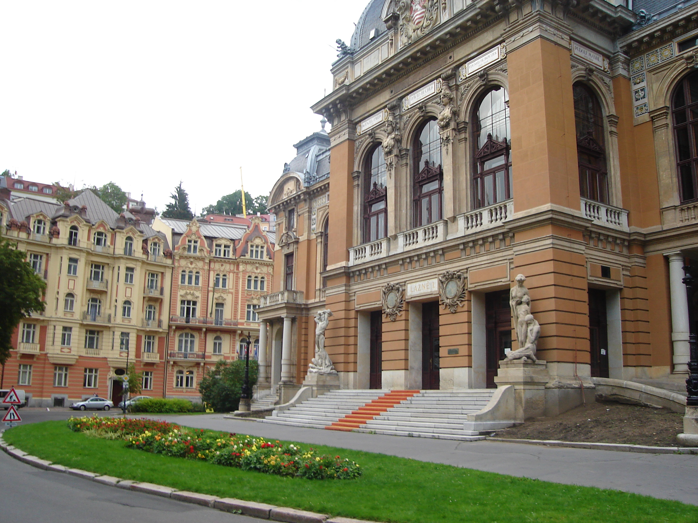 File:Balneario Karlovy Vary.jpg