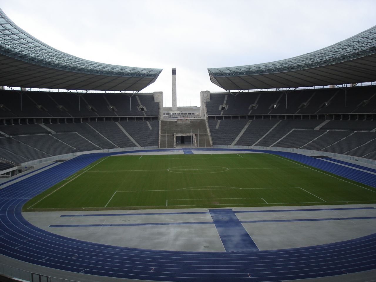 Berlin_Olympic_Stadium.jpg