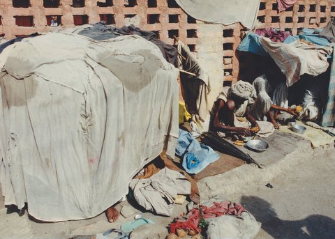 Makeshift housing for the urban poor in India