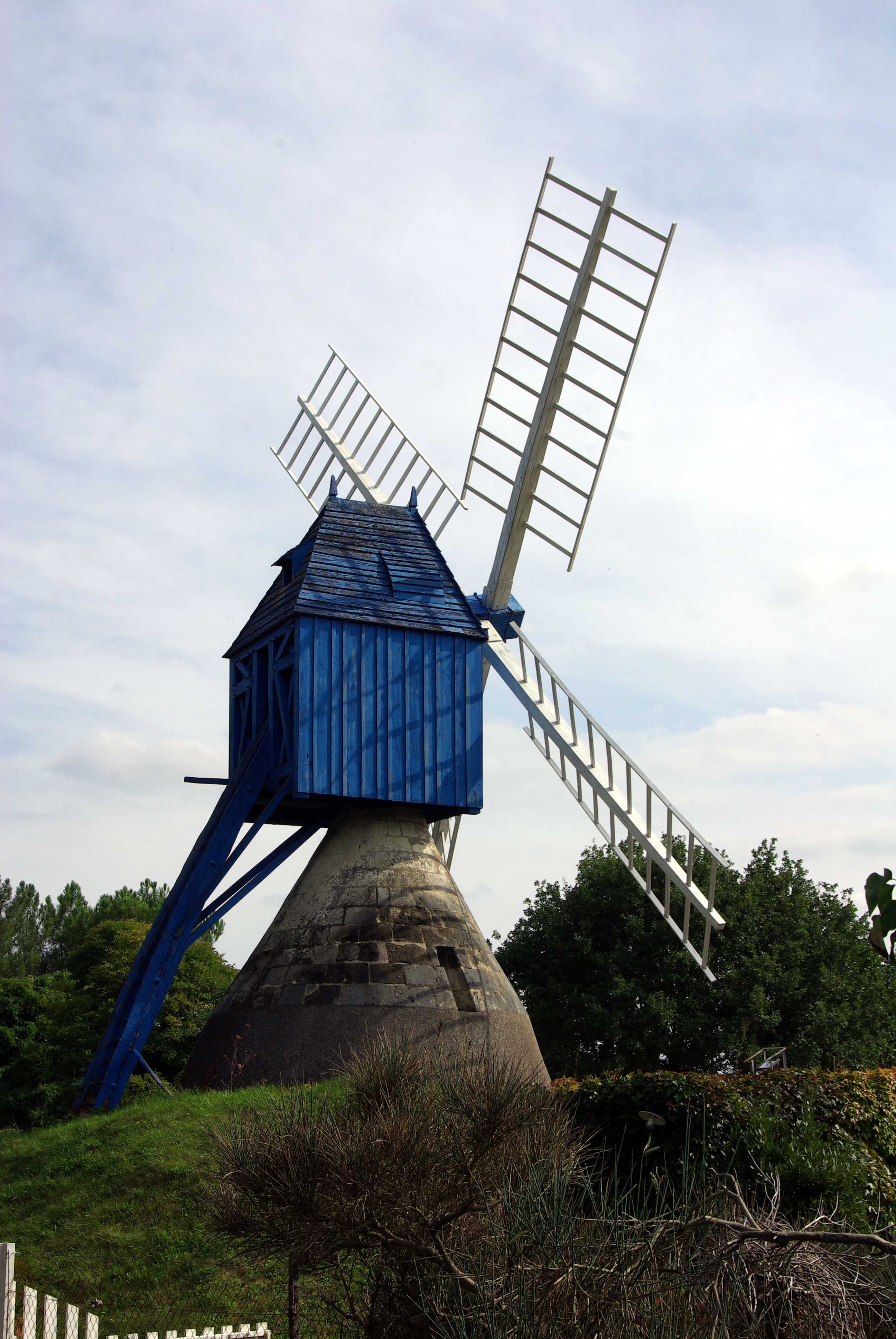 moulin bleu