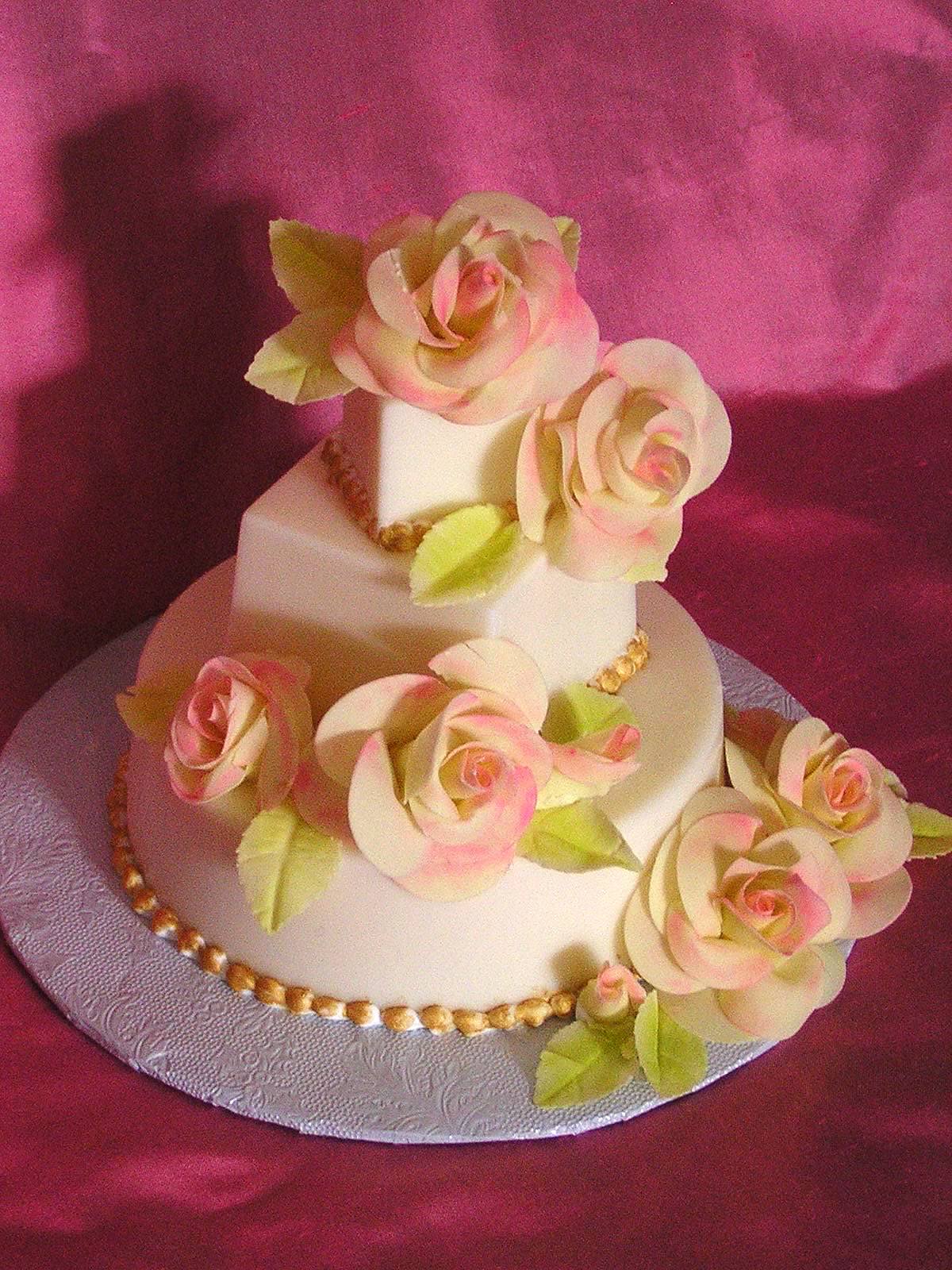 Traditional_cake_with_large_cabbage_roses.JPG