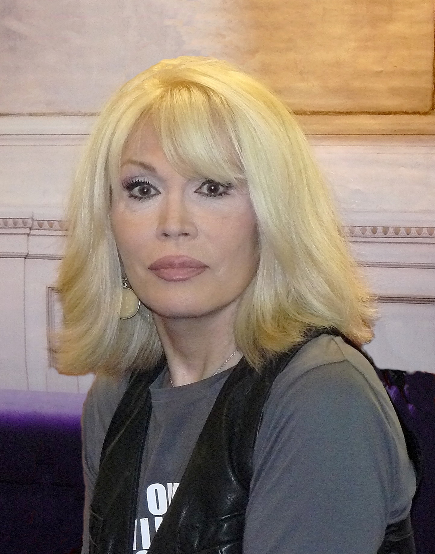 Amanda_Lear_2010_a.jpg