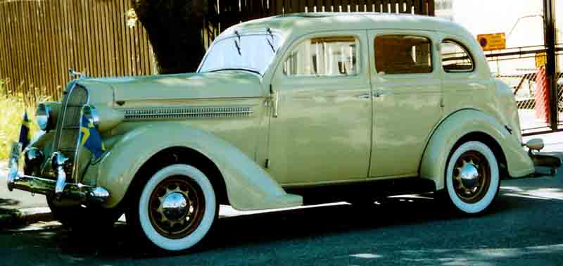 Plymouth 1936 by the grille 