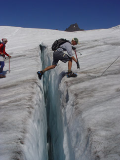 Crossing a crevasse on the Easton Glacier, Mou...