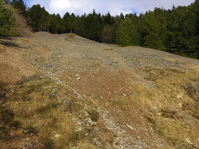 Mine_tips_above_Cwm_Rheidol_-_geograph.o