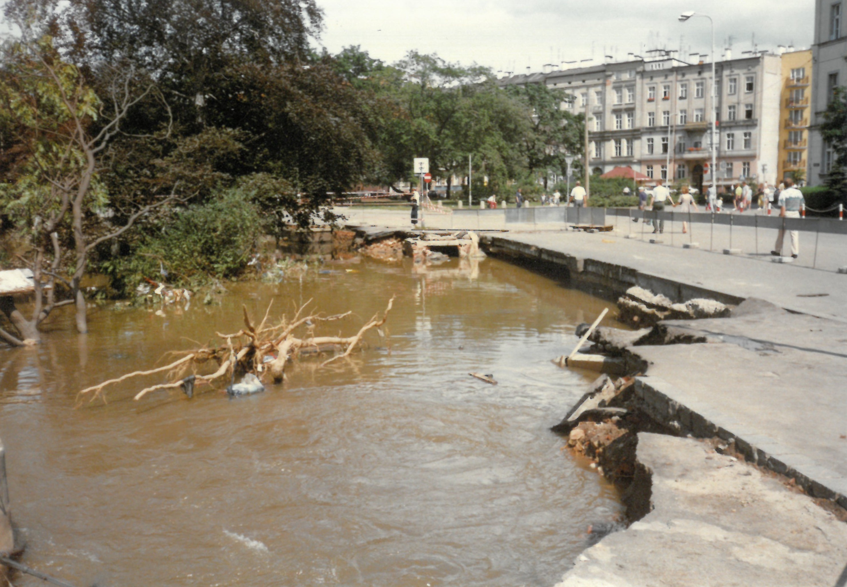 Szkody po wielkiej powodzi w lipcu 1997