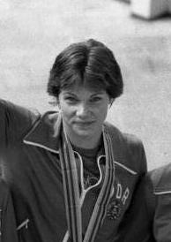 ריקה רייניש, לאחר חלוקת המדליות למנצחות במשחה ל-200 מטר גב באולימפיאדת מוסקבה 1980