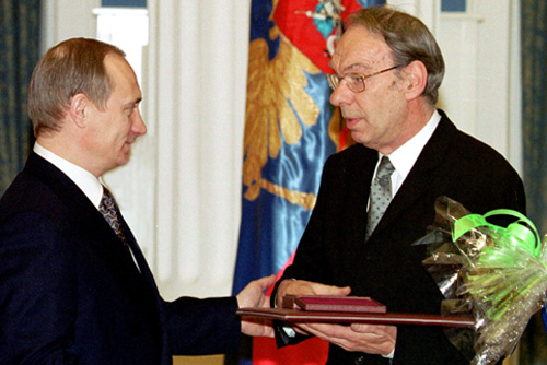 Datei:Vladimir Putin with Alexey Batalov-1.jpg