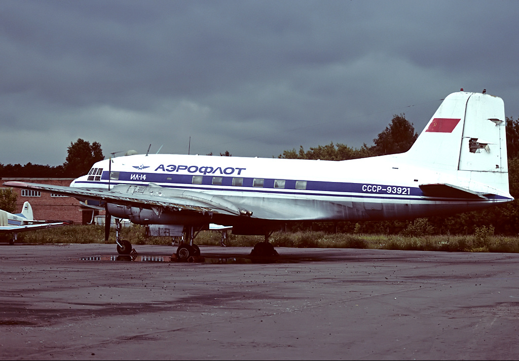 Aeroflot_Il-14_CCCP-93921_UUWM_1994-7-5