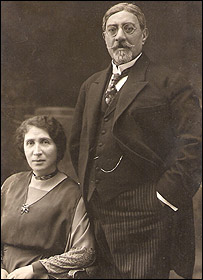 Mahmud Tarzi and his wife Asma Rasmiya.