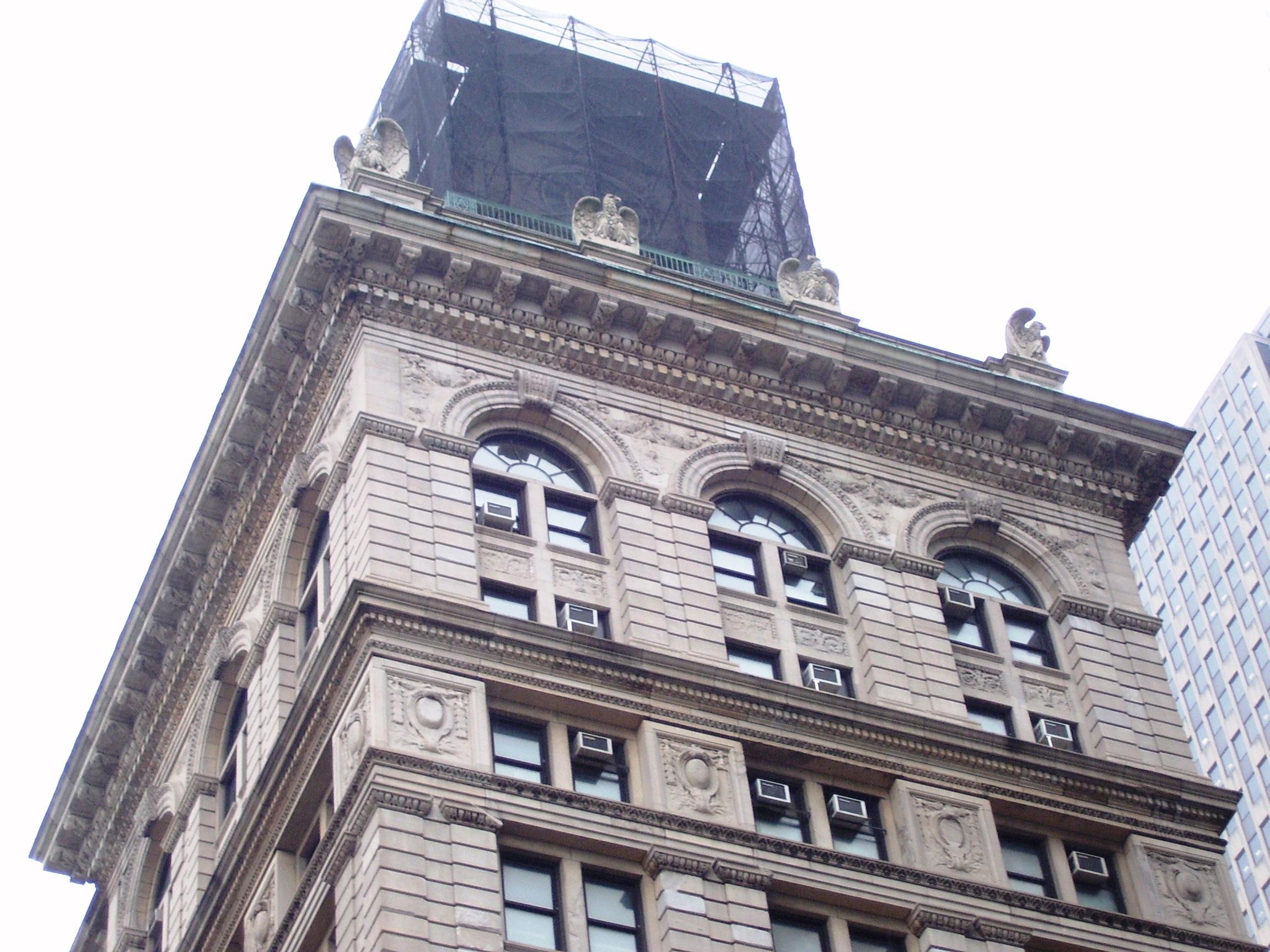 Description New York Life Insurance Company Building top.jpg