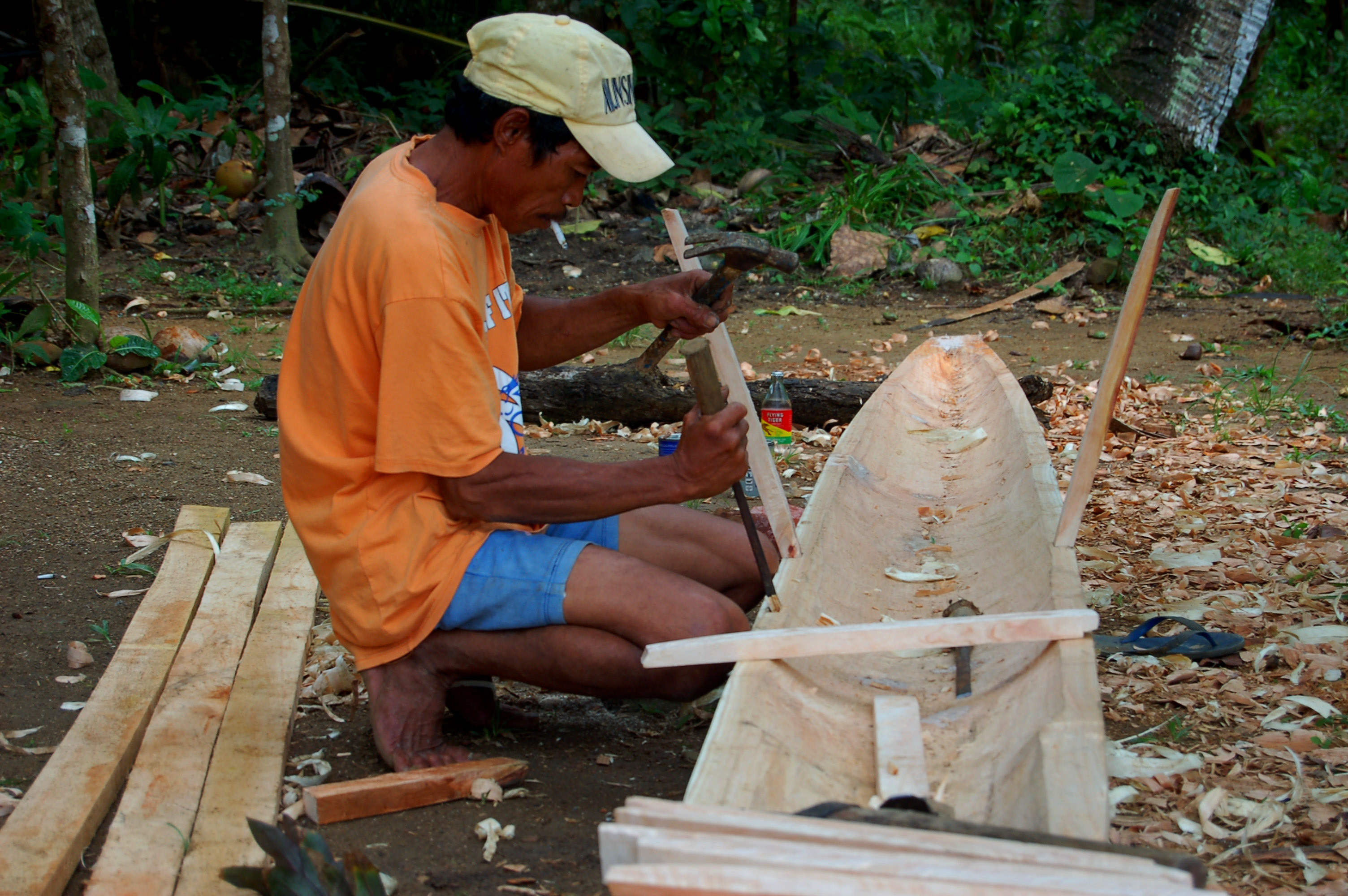 File:Traditional boat building in the Philippines.jpg - Wikipedia, the ...