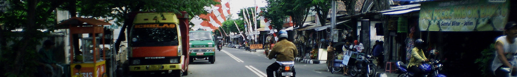 Larĝa panoramo pri trafiko en Blitar