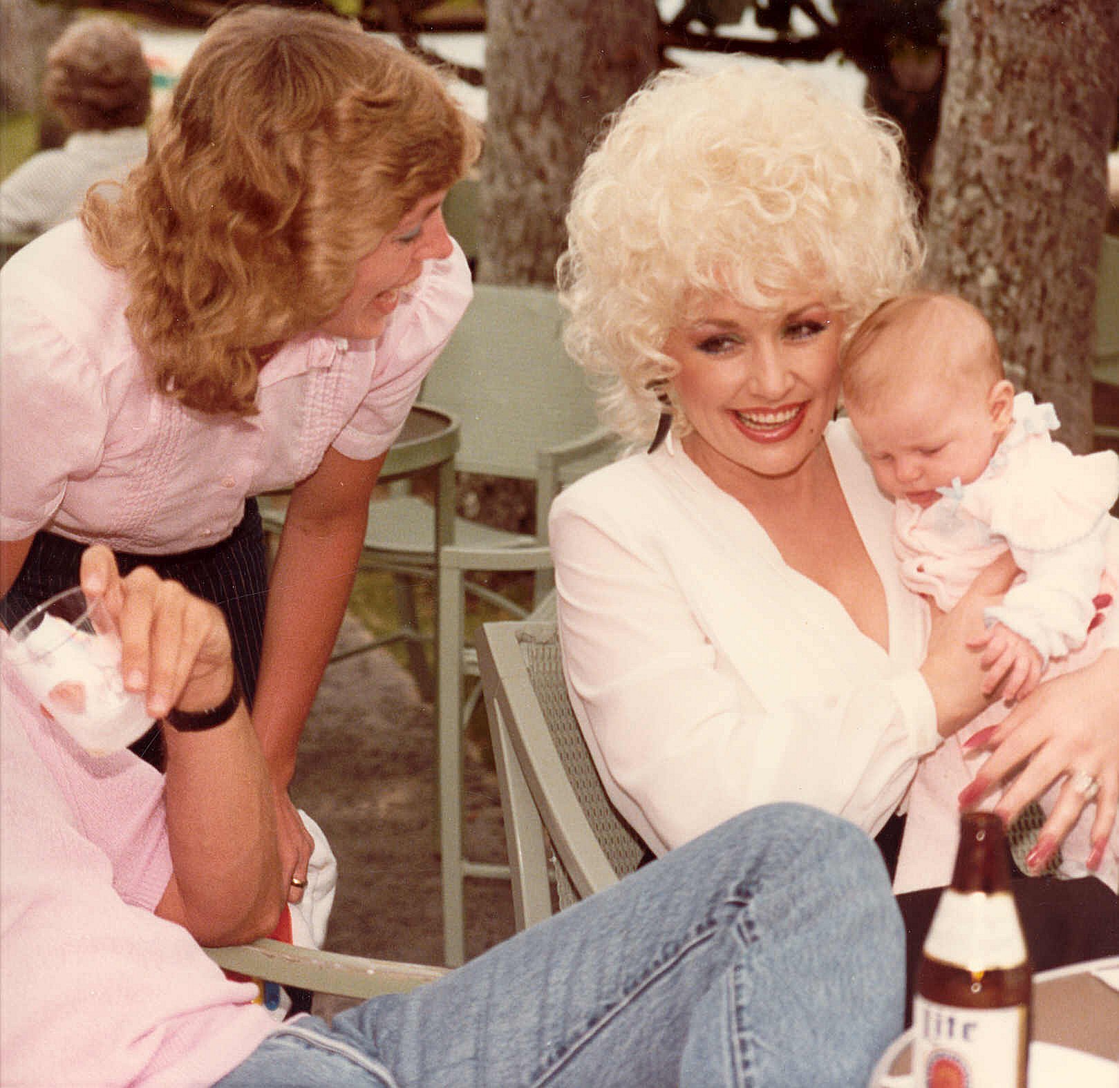 file:dolly parton.jpg - wikimedia commons