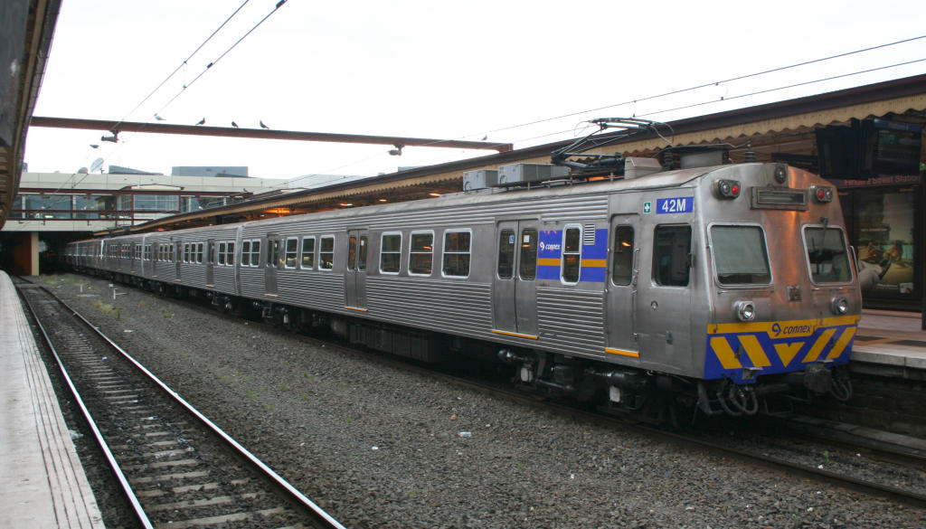 Description Refurbished-Hitachi-train-42m.jpg
