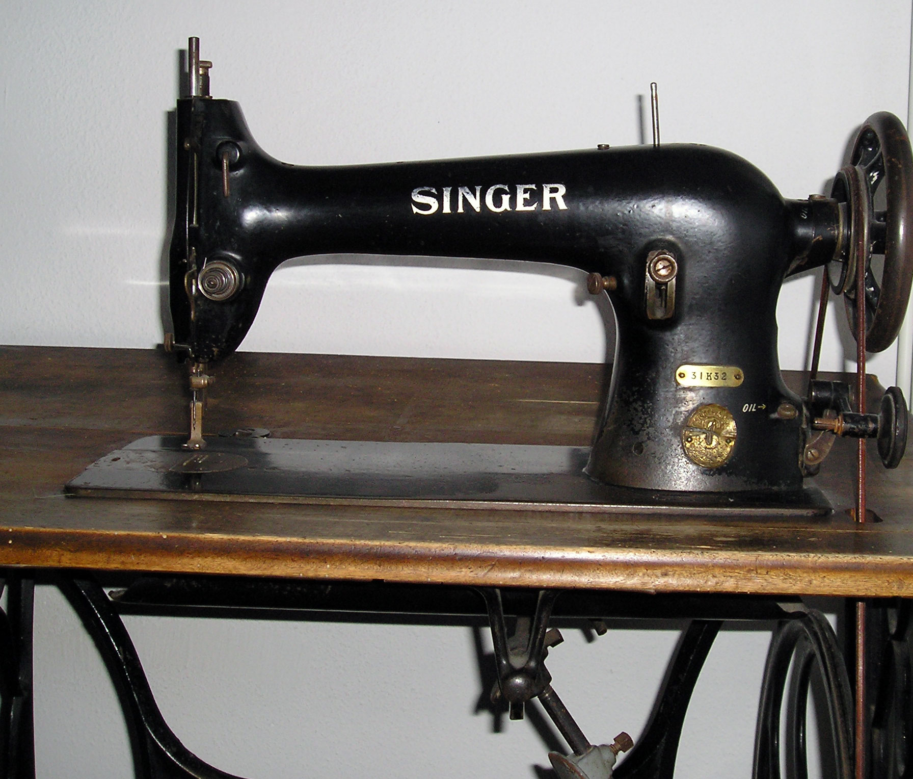 File:Singer sewing machine
