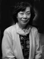 Photographie noir et blanc du portrait d'une femme