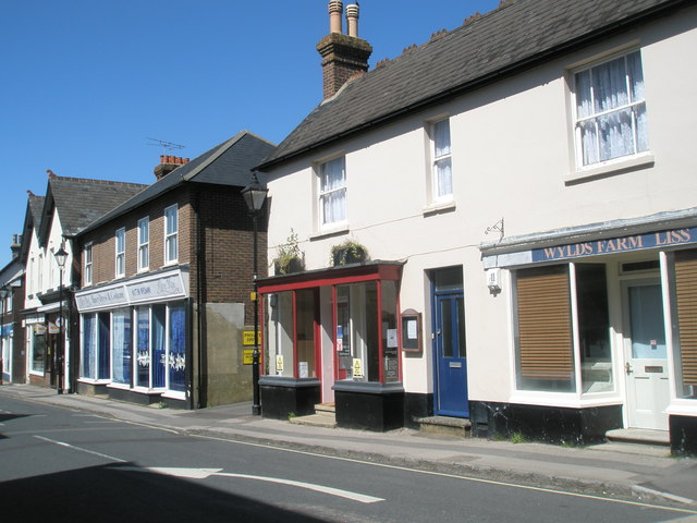 A_Spring_Sunday_lunchtime_in_Station_Road_-_geograph.org.uk_-_1279522.jpg