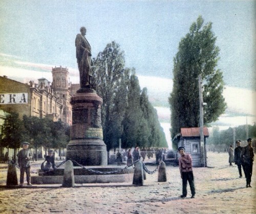 пам'ятник О.О.Бобринському у Києві