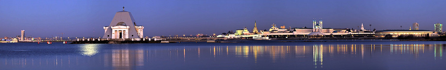 Panorama vido de Kazana kremlo, templo Vernicle kaj rivero Kazanka