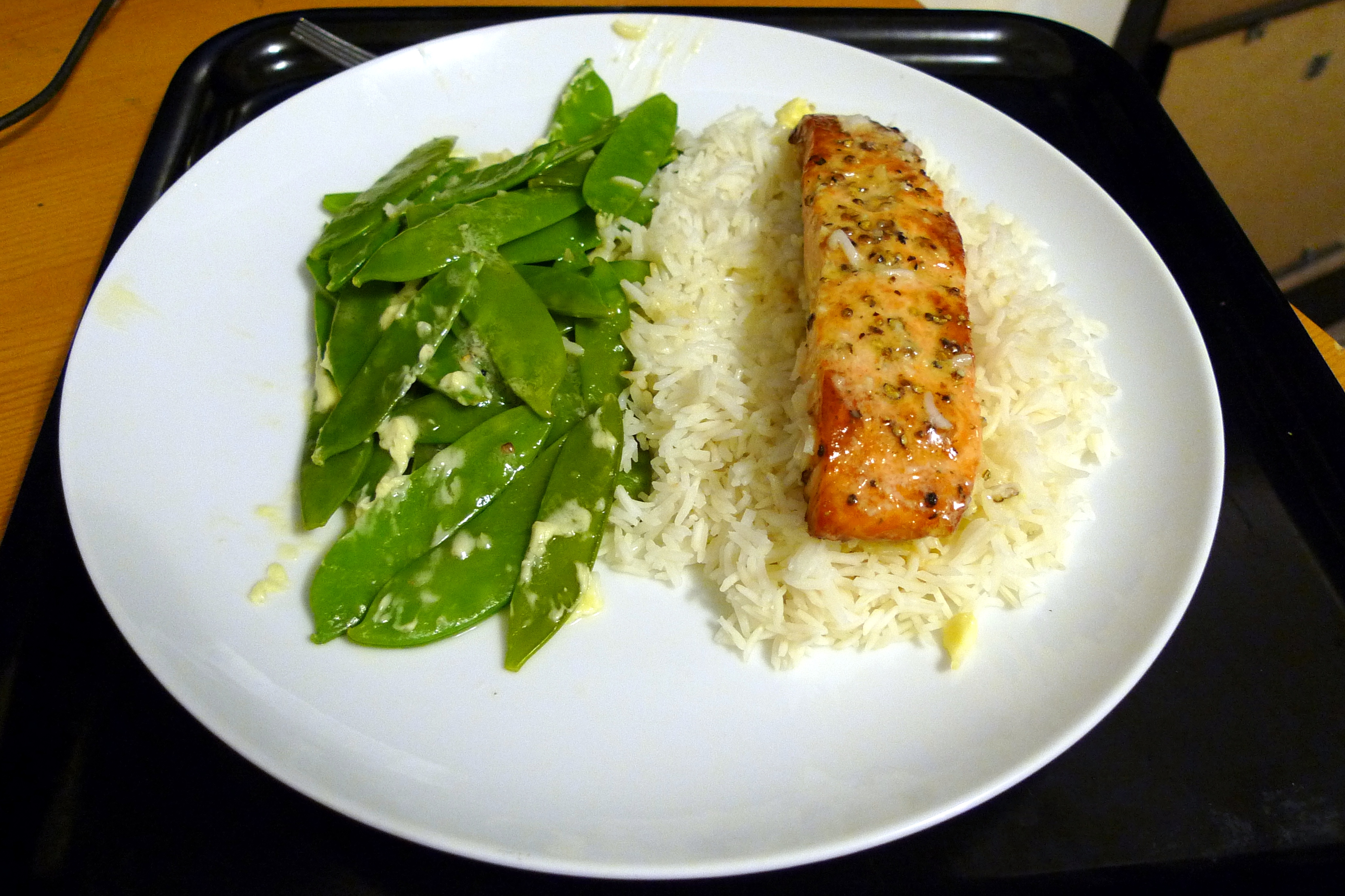 http://upload.wikimedia.org/wikipedia/commons/e/eb/Salmon_with_Lime_%26_Garlic_Butter_(4437041010).jpg