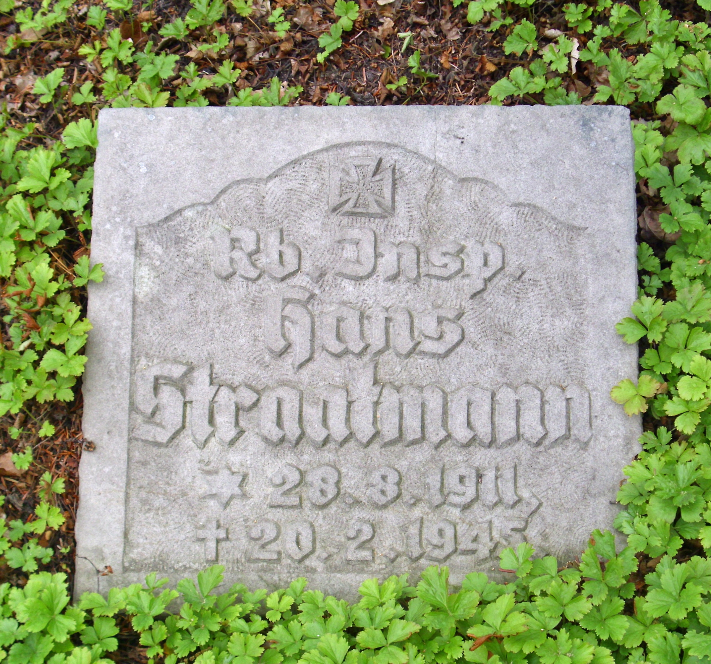 Grabstein Rb. Insp. Hans Straatmann (1911-1945).jpg