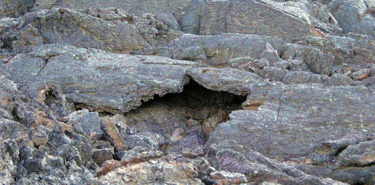 File:Lava tube at Craters of the Moon NM-750px.jpg