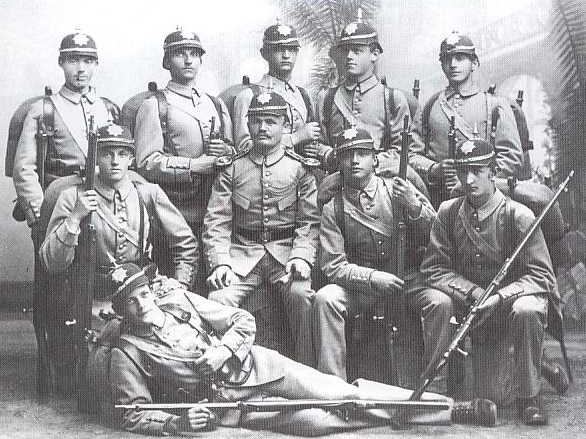 Norwegian_soldiers_armed_with_Jarmann_(late_1880s).jpg