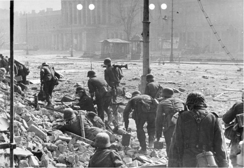 Bundesarchiv_Bild_146-2005-0034%2C_Warschauer_Aufstand%2C_deutsche_Soldaten.jpg