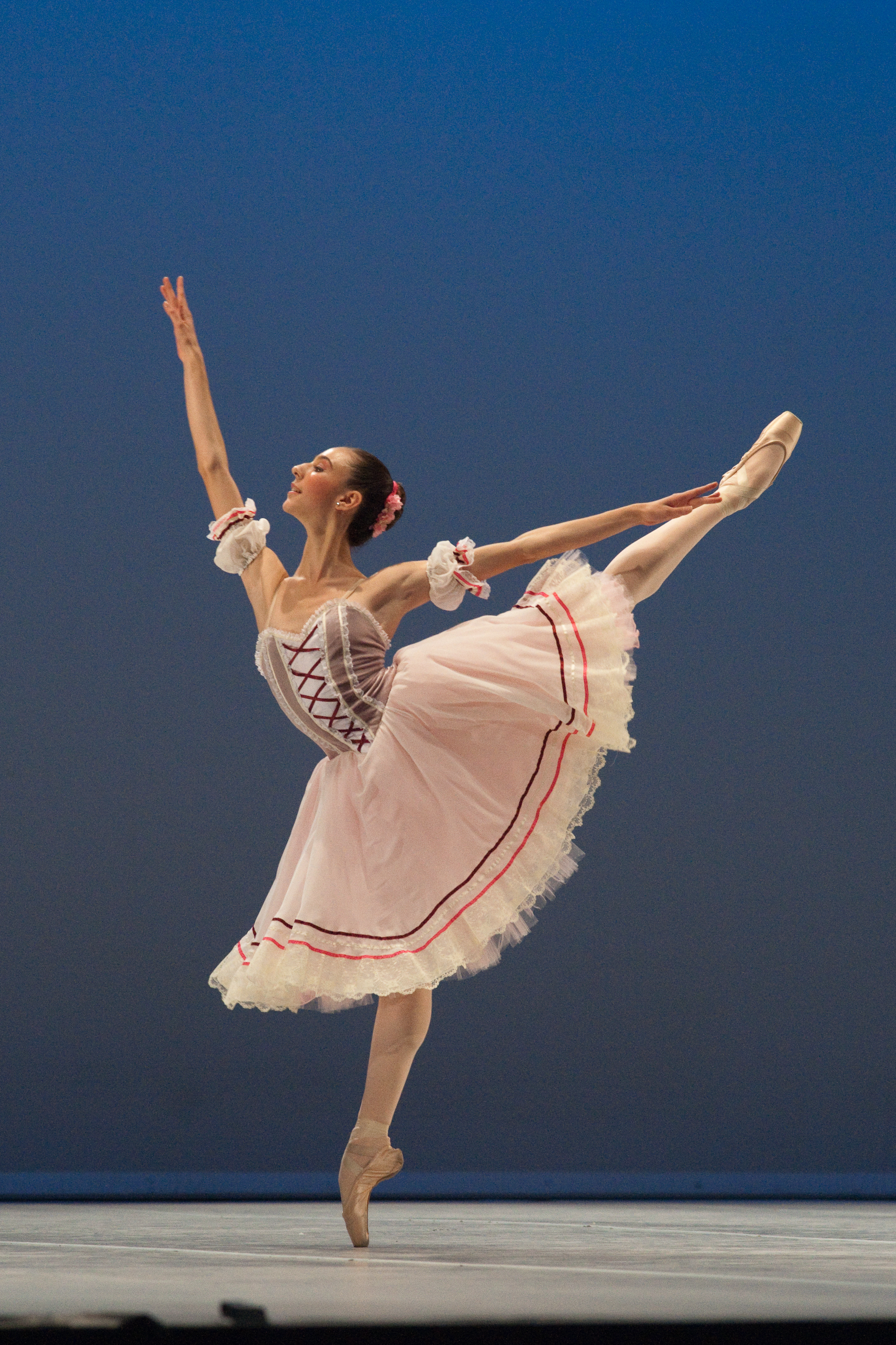 Wilma_Haydee_Giglio_-_Coppelia%2C_Swanilda-Prix_de_Lausanne_2010.jpg